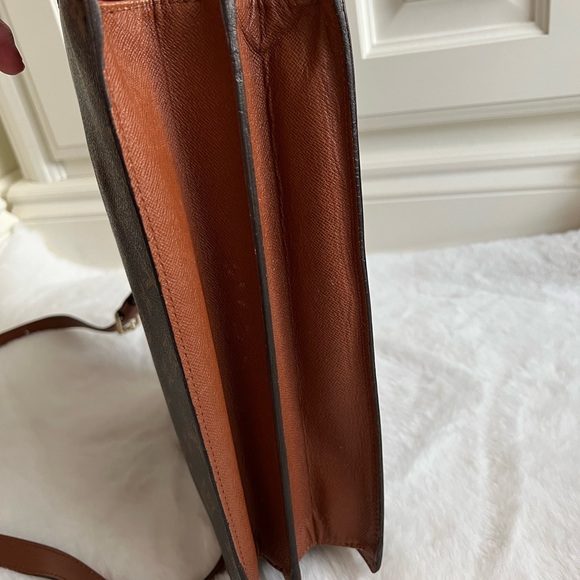 Authentic Louis Vuitton Courcelles Shoulder Bag/ Crossbody - Picture 6 of 15